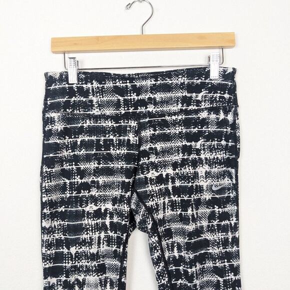 Nike Epic Run Dri-Fit Black And White Capri Leggings Size M - Picture 4 of 10